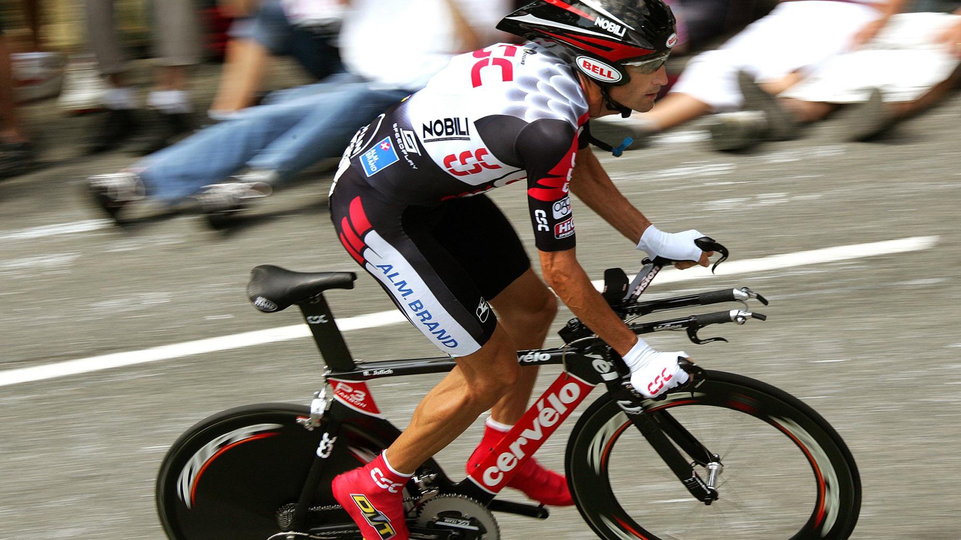 德国男子110米栏选手在预赛中表现出色,晋级半决赛,德国百米运动员