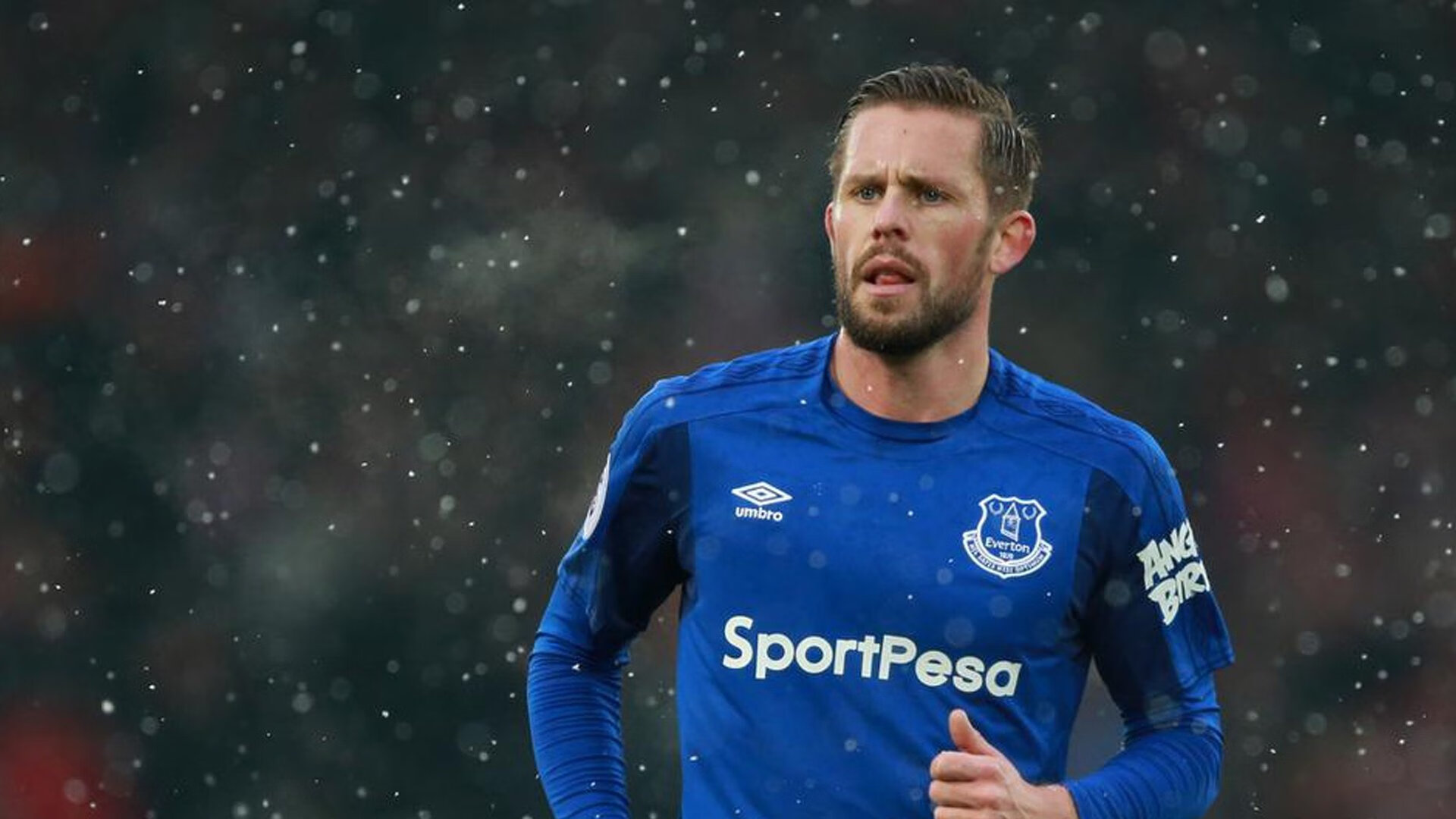 德甲:拜仁5-1狂胜汉堡,莱万梅开二度,拜仁10分领跑德甲